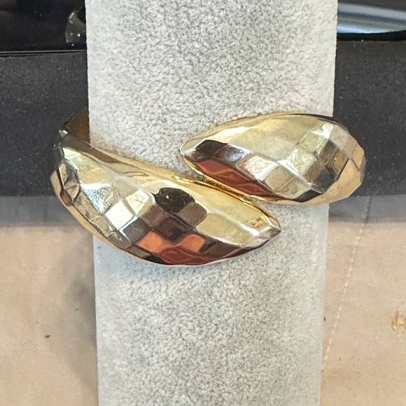 Gold Tone, Hinged Bangle Bracelet, Faceted Bypass Design. Vintage. - Picture 5 of 7